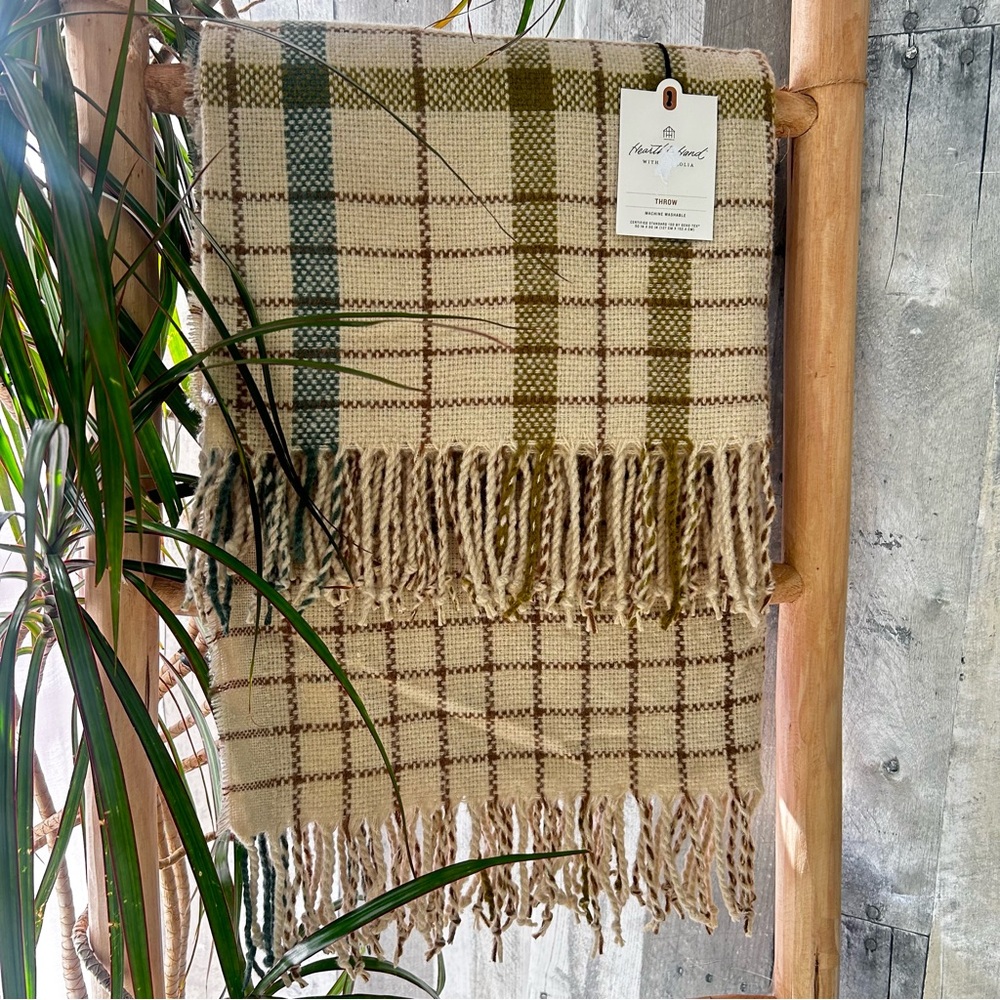 🌴 Hearth & Hand Plaid Cream & Green lightweight Decorative Throw
